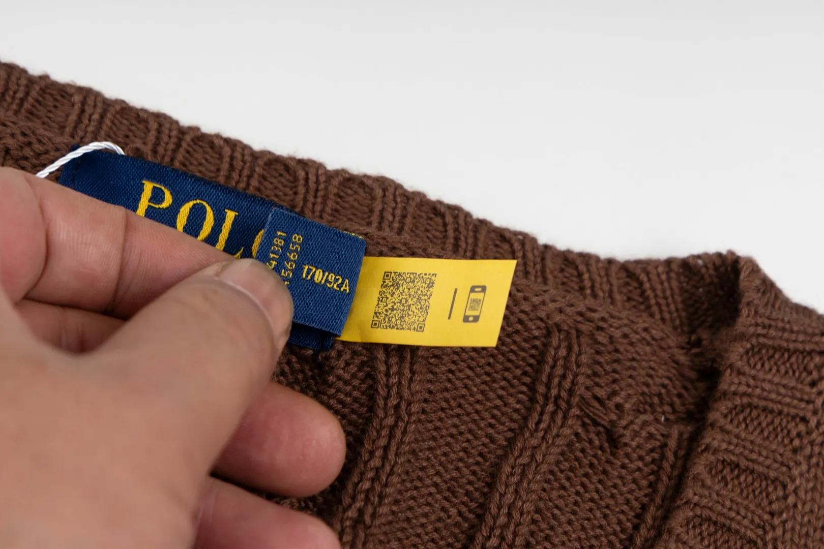 P210 #R90 RALPH LAUREN Thirteen colors of Ralph Lauren classic small label embroidery V-neck pullover cable cardigan sweater women's top, high-density LOGO embroidery on the chest, original customization of tag accessories. Made of pure cotton yarn, pure cotton is skin-friendly and comfortable, small label war horse embroidered twist button V-neck sweater🐎High quality, follow the blogger to learn how to wear it! Let’s buy a Ralph Lauren cable sweater. It’s a super hard-to-find series after it became popular. It’s hard to find one on the official website. It’s simple and practical to wear, with a lazy and loose feel. The thickened fabric has more texture, feels soft and delicate, and has a loose fit. Whether worn alone or layered, you can wear different styles of fashion with just one piece!   Size： Sleeve length: 60/61/62/63